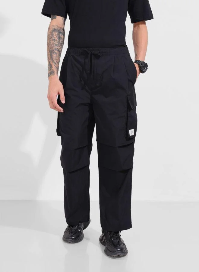 Men Relaxed Fit Textured Cargo Pocket Mid-Rise Joggers